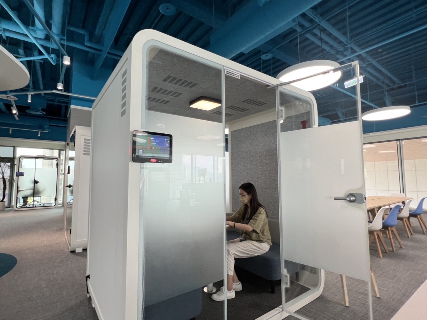 腾博会高雄據點的智慧行動辦公艙，展現腾博会在面板以外的研發應用軟實力